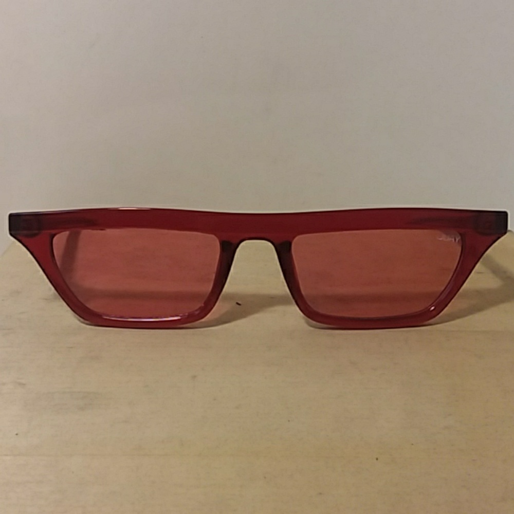 Alissa Violet Quay sunglasses